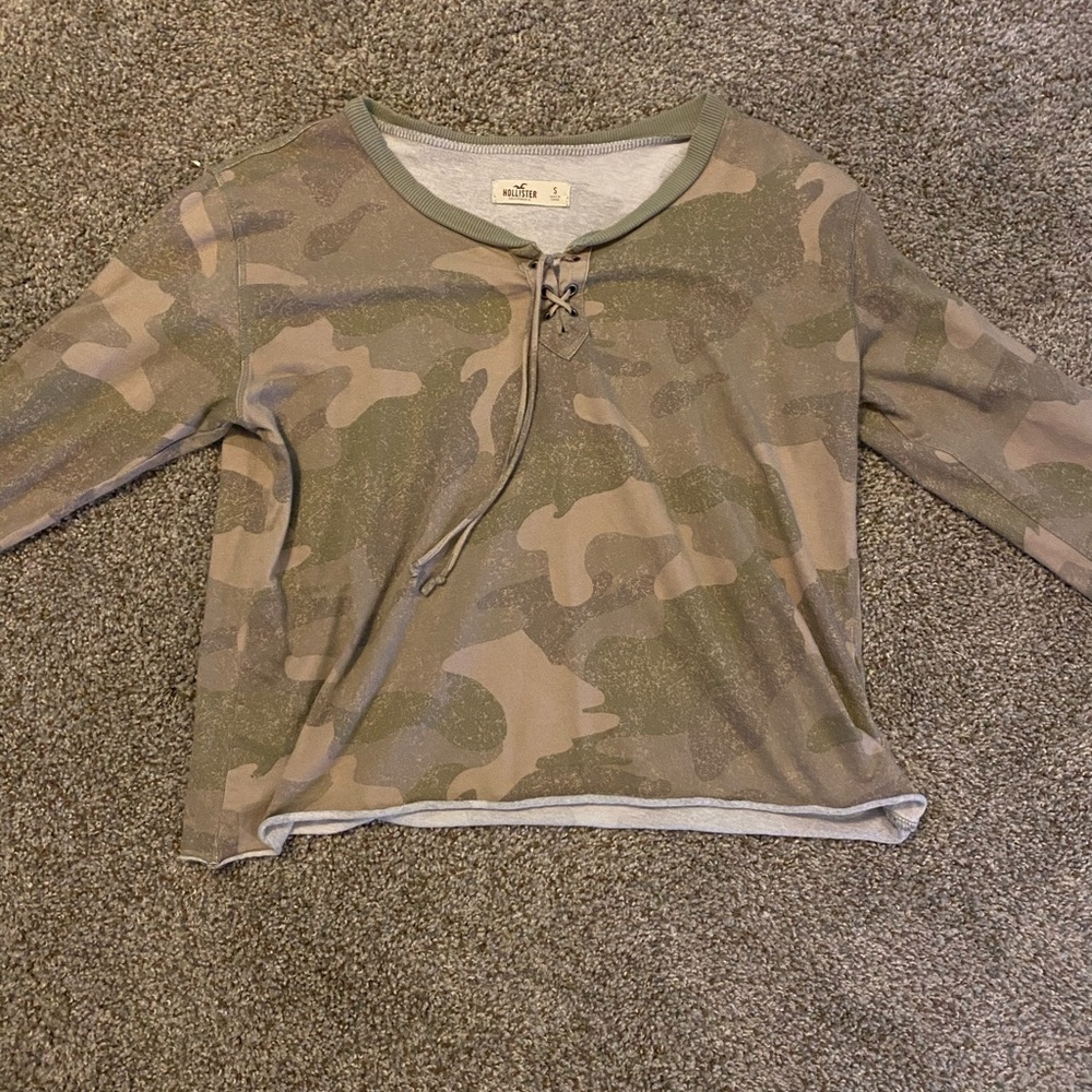 Hollister Camo lace front Long sleeve (S)